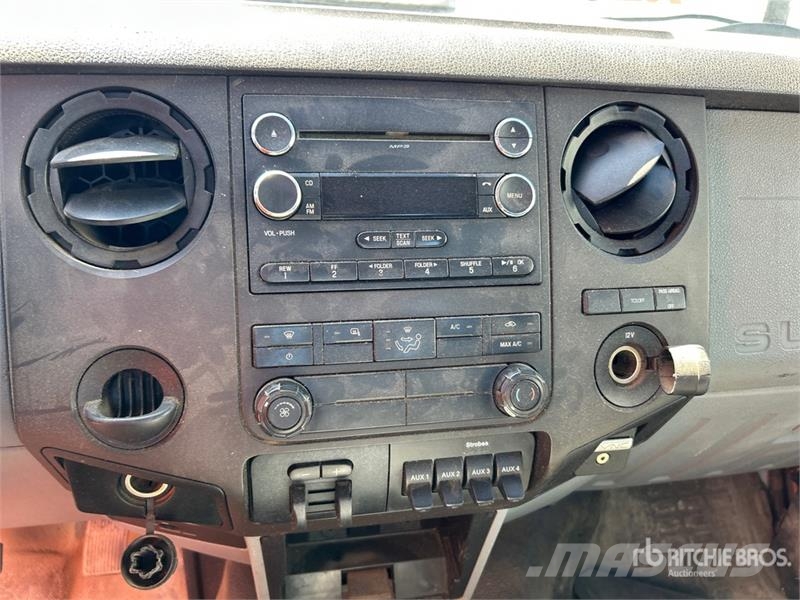 Ford F-550 XL 4x2 Utility Truck Пікапи / Бічне розвантаження