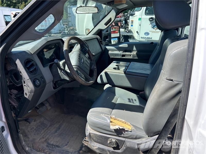 Ford F-550 XL 4x2 Utility Truck Пікапи / Бічне розвантаження