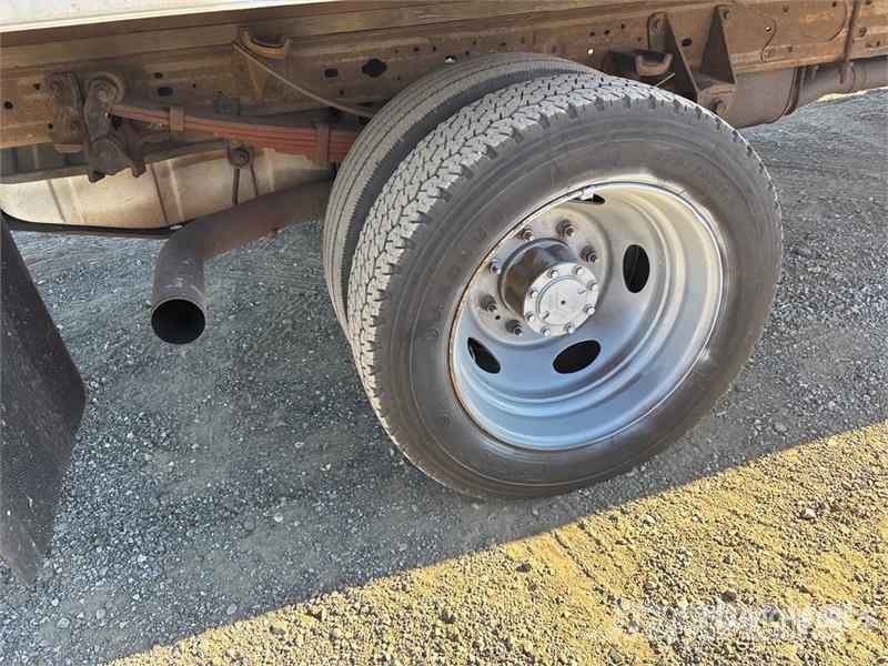 Ford F-550 XL 4x2 Van Truck Autocamioane