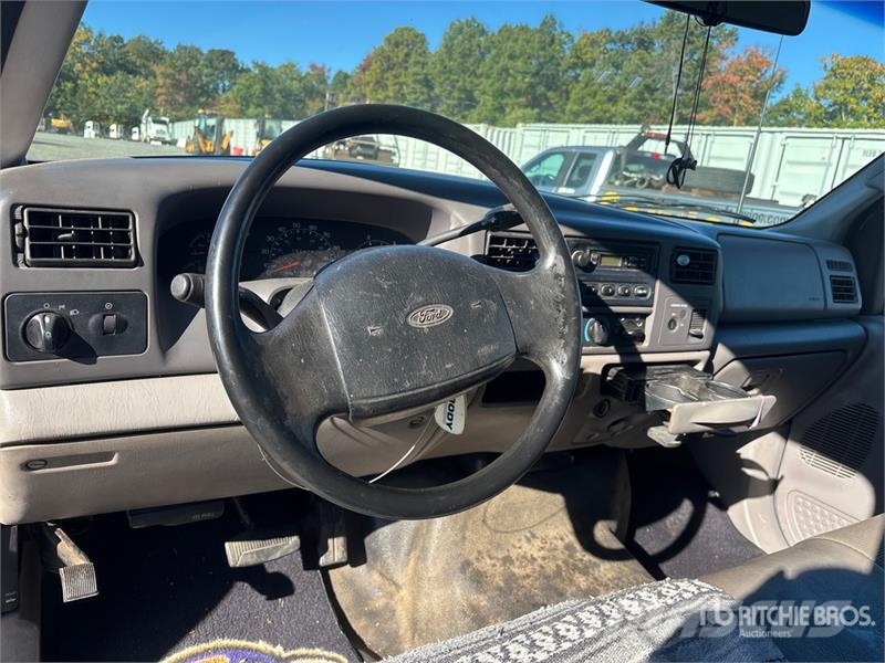 Ford F-550 XL 4x2 Van Truck Autocamioane