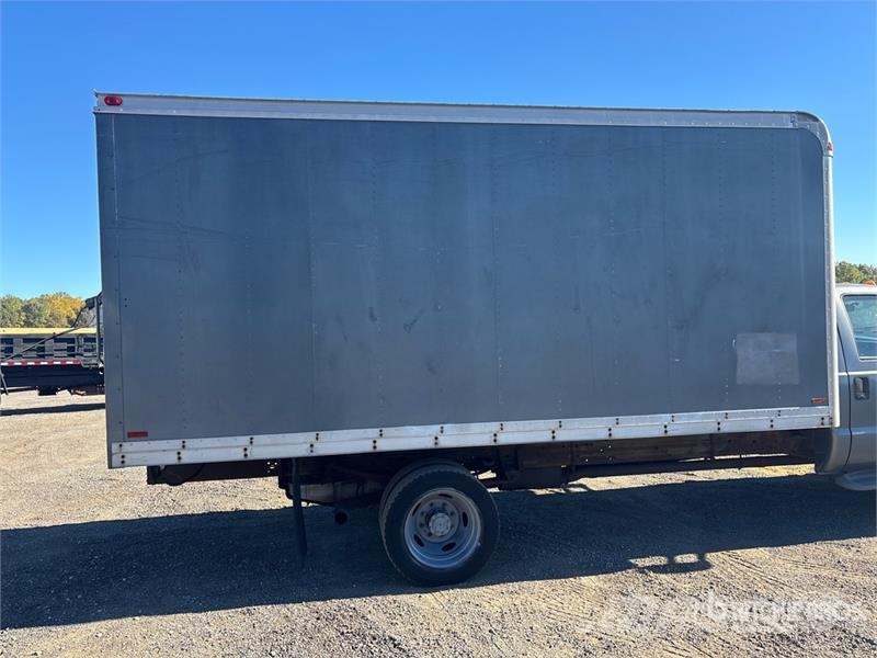 Ford F-550 XL 4x2 Van Truck Autocamioane