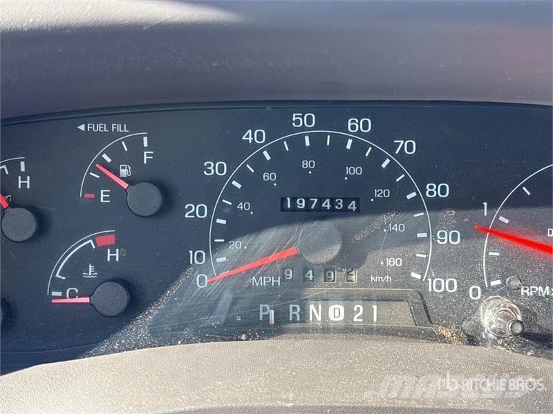 Ford F-550 XL 4x2 Van Truck Autocamioane