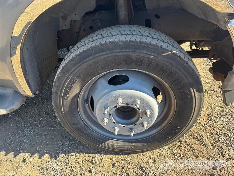 Ford F-550 XL 4x2 Van Truck Autocamioane
