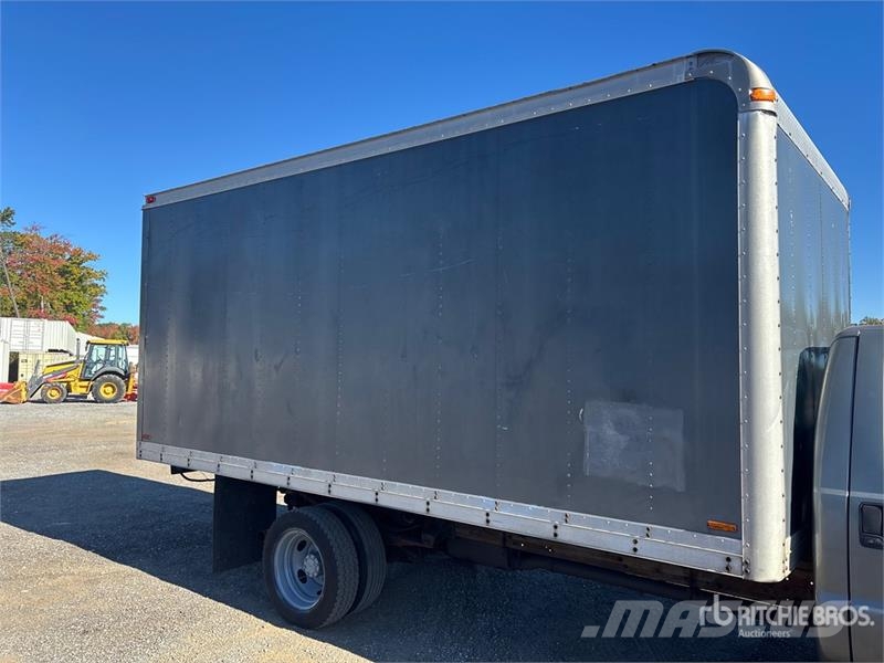 Ford F-550 XL 4x2 Van Truck Autocamioane