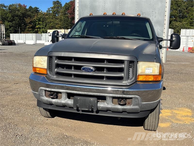 Ford F-550 XL 4x2 Van Truck Autocamioane