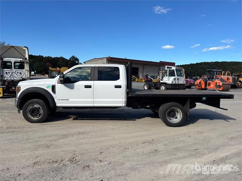 Ford F-550 XL 4x4 Crew Cab Flatbed Truck Lava-kuorma-autot