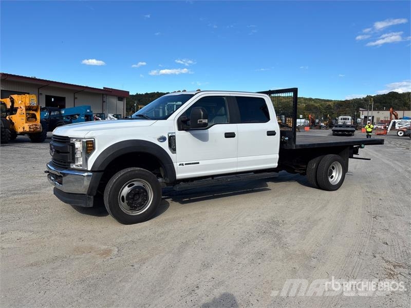 Ford F-550 XL 4x4 Crew Cab Flatbed Truck Lava-kuorma-autot