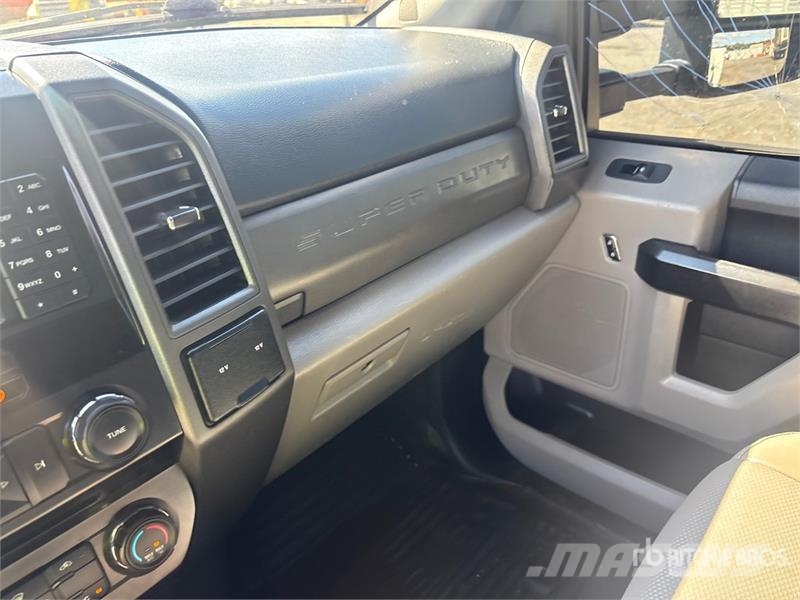 Ford F-550 XL 4x4 Crew Cab Utility Truck شاحنات خفيفة/مفصلية الجوانب