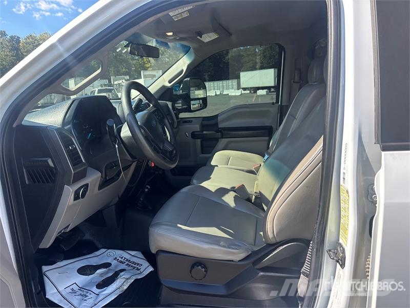 Ford F-550 XL 4x4 Crew Cab Utility Truck شاحنات خفيفة/مفصلية الجوانب
