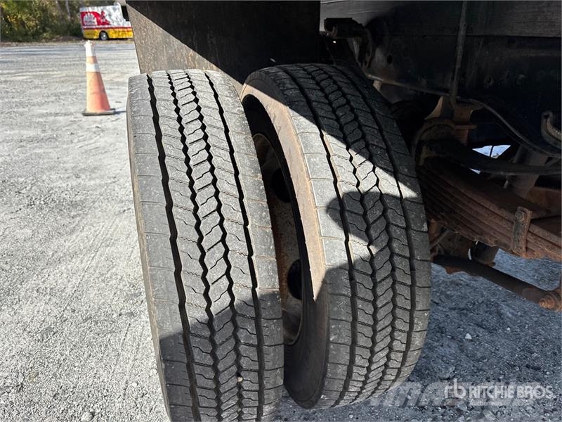 Ford F-550 XL 4x4 Crew Cab Flatbed Truck Lava-kuorma-autot