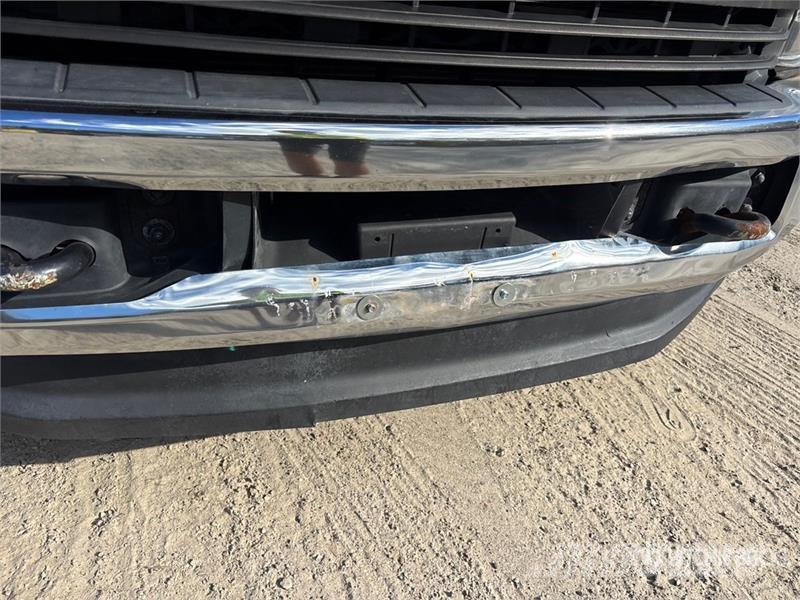 Ford F-550 XL 4x4 Crew Cab Flatbed Truck Lava-kuorma-autot