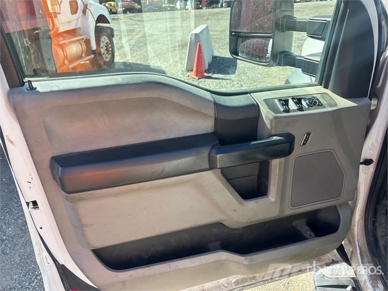 Ford F-550 XL 4x4 Extended Cab Service Truck Municipal / general purpose vehicles