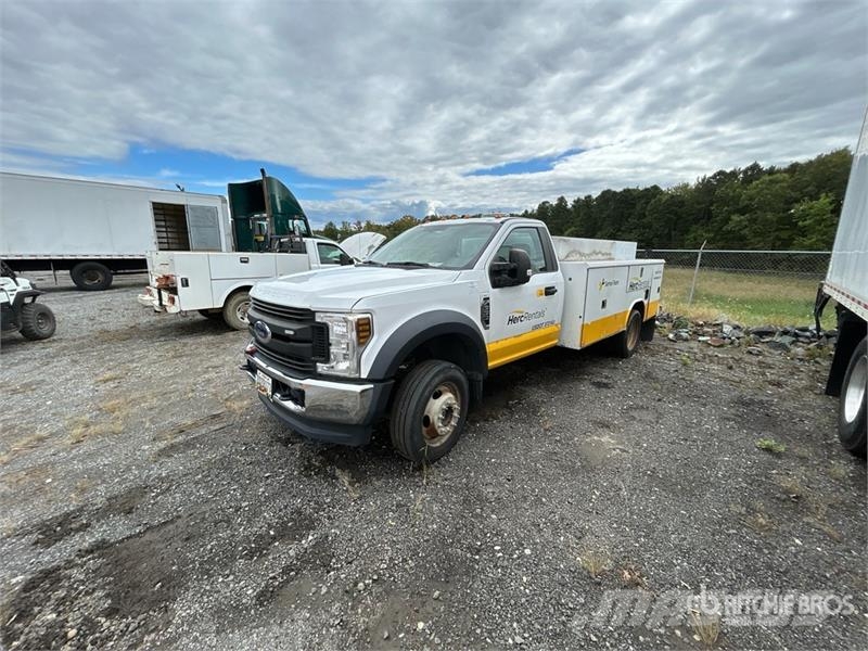 Ford F-550 XL 4x4 Service Truck مركبات الأغراض العامة