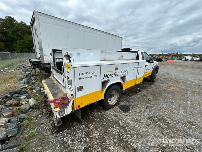 Ford F-550 XL 4x4 Service Truck مركبات الأغراض العامة