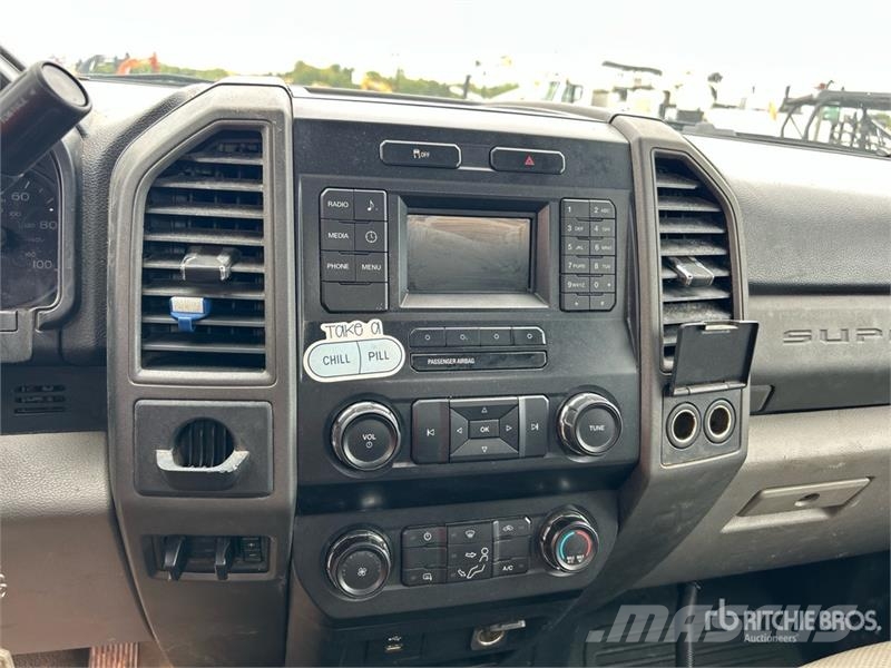 Ford F-550 XL 4x4 Service Truck مركبات الأغراض العامة