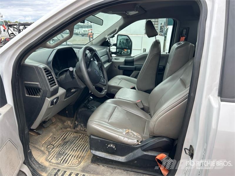 Ford F-550 XL 4x4 Service Truck مركبات الأغراض العامة