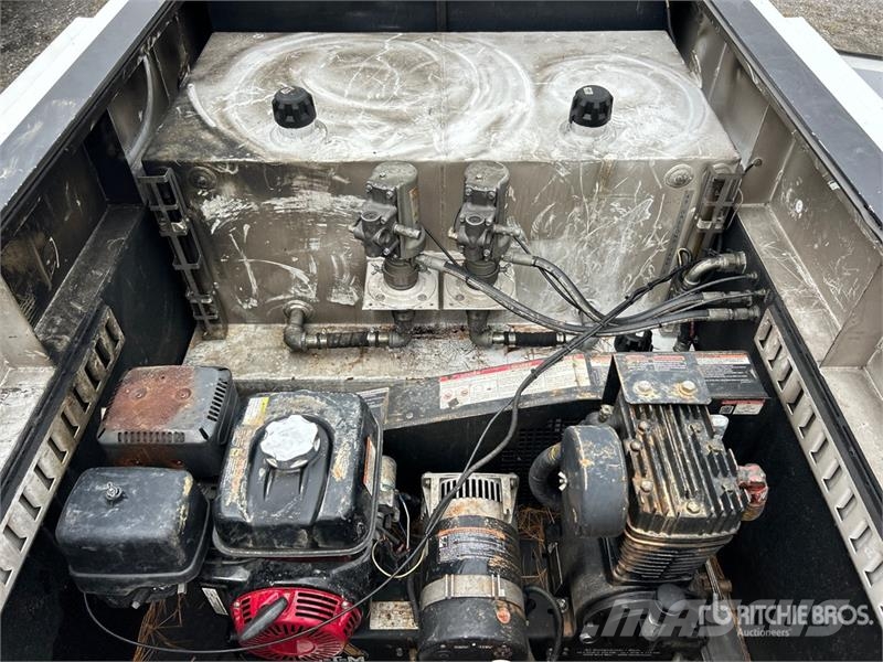 Ford F-550 XL 4x4 Service Truck مركبات الأغراض العامة