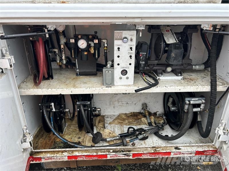 Ford F-550 XL 4x4 Service Truck مركبات الأغراض العامة