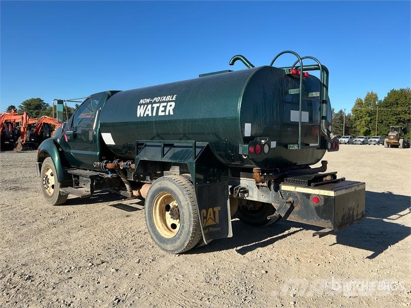Ford F-650 2000 gal 4x2 Water Truck 給水車