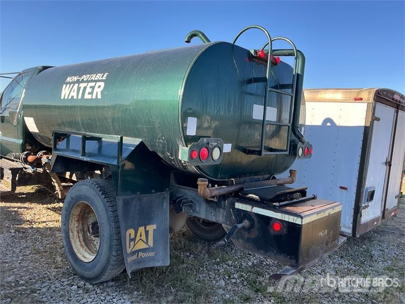 Ford F-650 2000 gal 4x2 Water Truck 給水車
