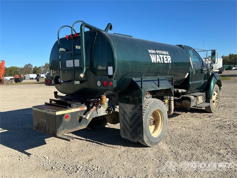 Ford F-650 2000 gal 4x2 Water Truck 給水車