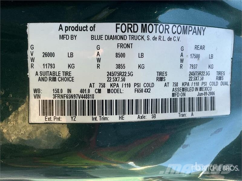 Ford F-650 2000 gal 4x2 Water Truck Tovornjaki za vodo