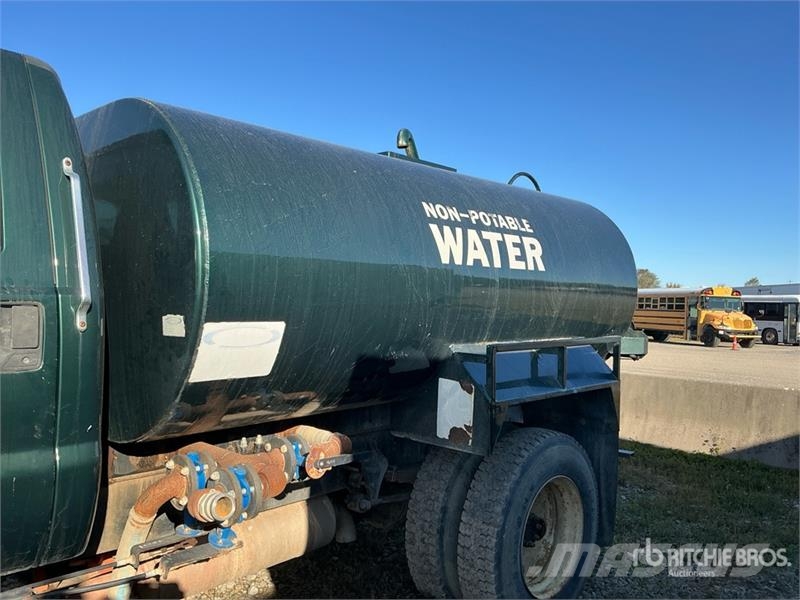 Ford F-650 2000 gal 4x2 Water Truck 給水車