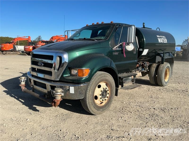 Ford F-650 2000 gal 4x2 Water Truck 給水車