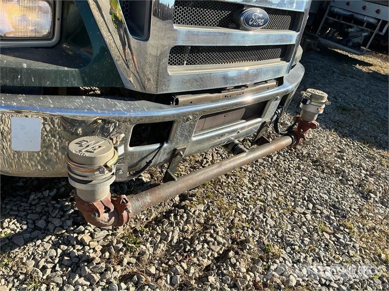 Ford F-650 2000 gal 4x2 Water Truck 給水車