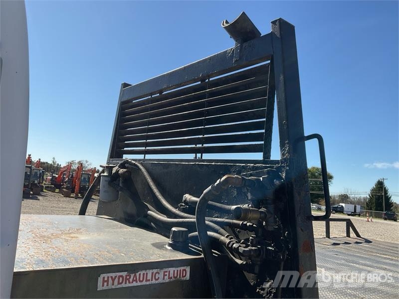 Ford F-650 XL 4x2 Crew Cab Flatbed Truck شاحنات مسطحة/مفصلية الجوانب