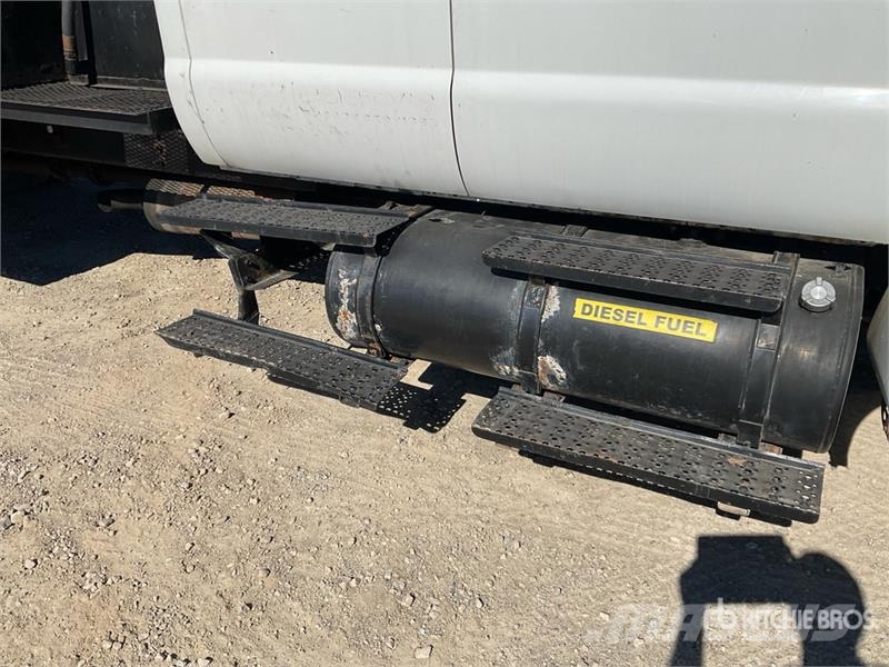 Ford F-650 XL 4x2 Crew Cab Flatbed Truck شاحنات مسطحة/مفصلية الجوانب