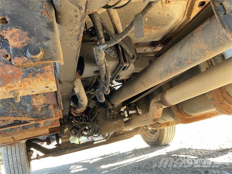 Ford F-650 XL 4x2 Crew Cab Flatbed Truck شاحنات مسطحة/مفصلية الجوانب
