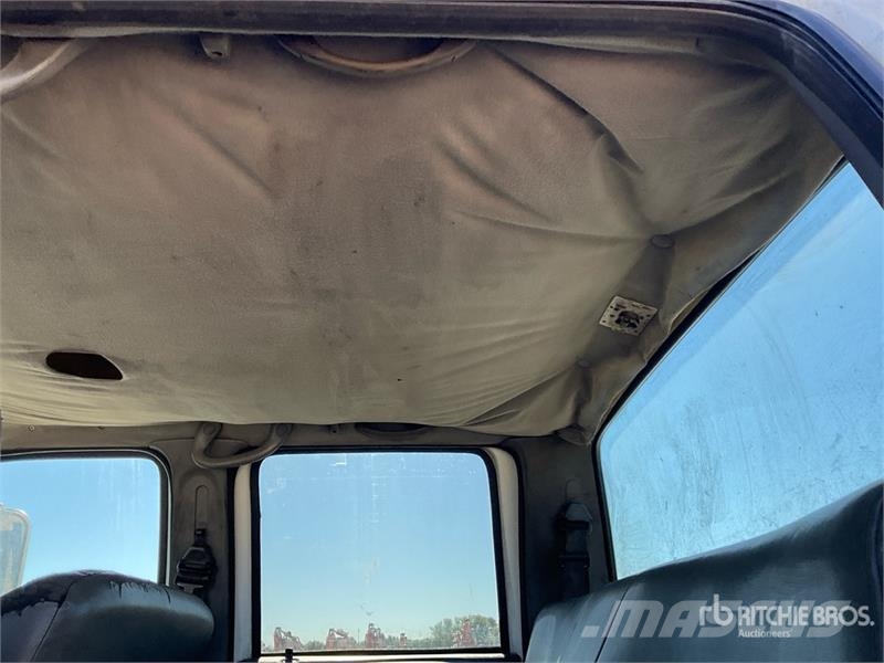 Ford F-650 XL 4x2 Crew Cab Flatbed Truck شاحنات مسطحة/مفصلية الجوانب