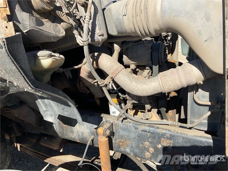Ford F-650 XL 4x2 Crew Cab Flatbed Truck شاحنات مسطحة/مفصلية الجوانب
