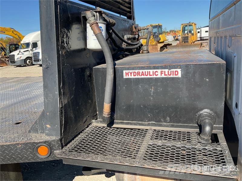 Ford F-650 XL 4x2 Crew Cab Flatbed Truck شاحنات مسطحة/مفصلية الجوانب