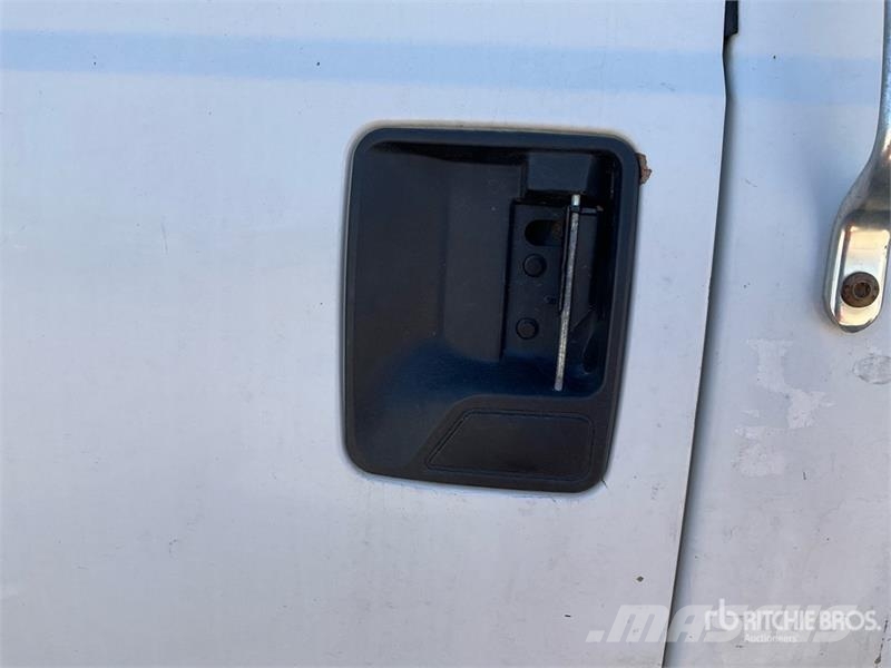 Ford F-650 XL 4x2 Crew Cab Flatbed Truck شاحنات مسطحة/مفصلية الجوانب