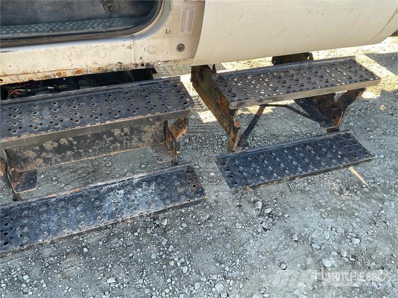 Ford F-650 XL 4x2 Crew Cab Flatbed Truck شاحنات مسطحة/مفصلية الجوانب