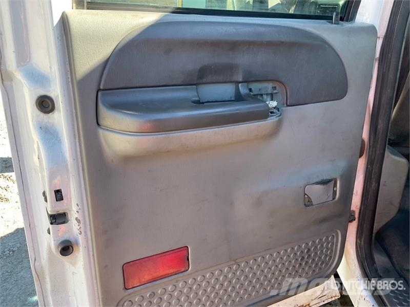 Ford F-650 XL 4x2 Crew Cab Flatbed Truck شاحنات مسطحة/مفصلية الجوانب