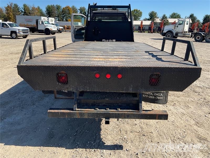 Ford F-650 XL 4x2 Crew Cab Flatbed Truck شاحنات مسطحة/مفصلية الجوانب