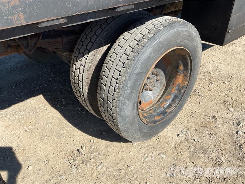Ford F-650 XL 4x2 Crew Cab Flatbed Truck شاحنات مسطحة/مفصلية الجوانب