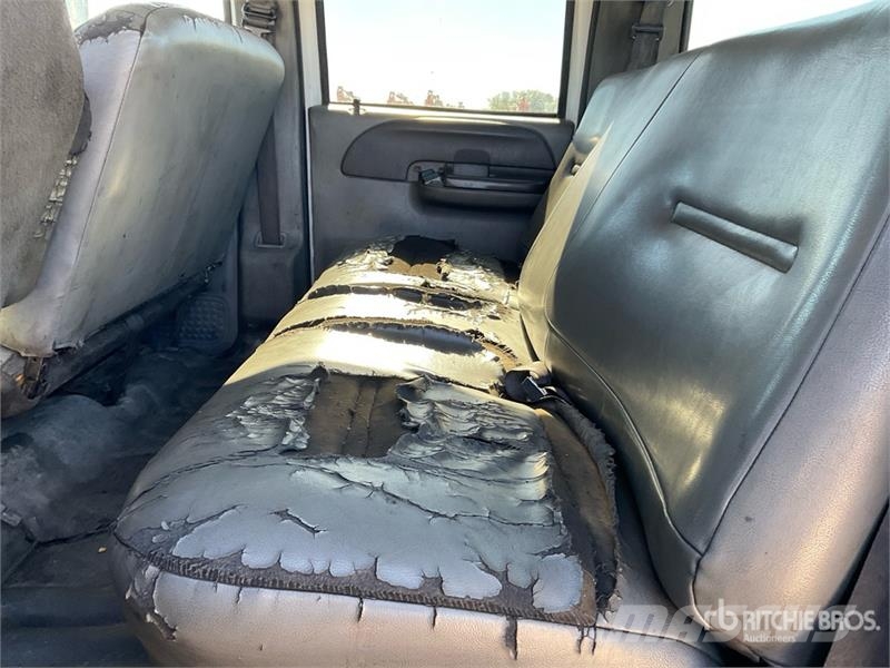 Ford F-650 XL 4x2 Crew Cab Flatbed Truck شاحنات مسطحة/مفصلية الجوانب