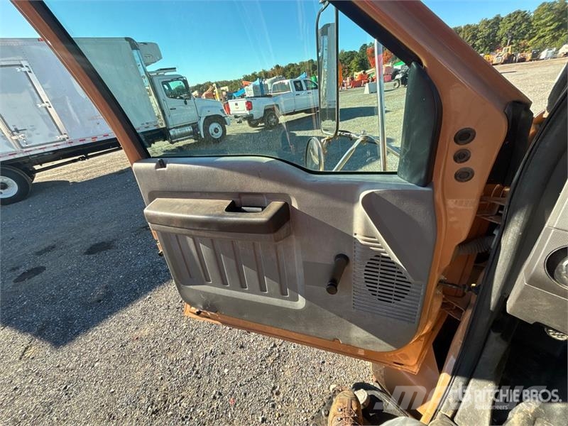 Ford F-650 XL 4x2 Flatbed Truck Ciężarówki typu Platforma / Skrzynia