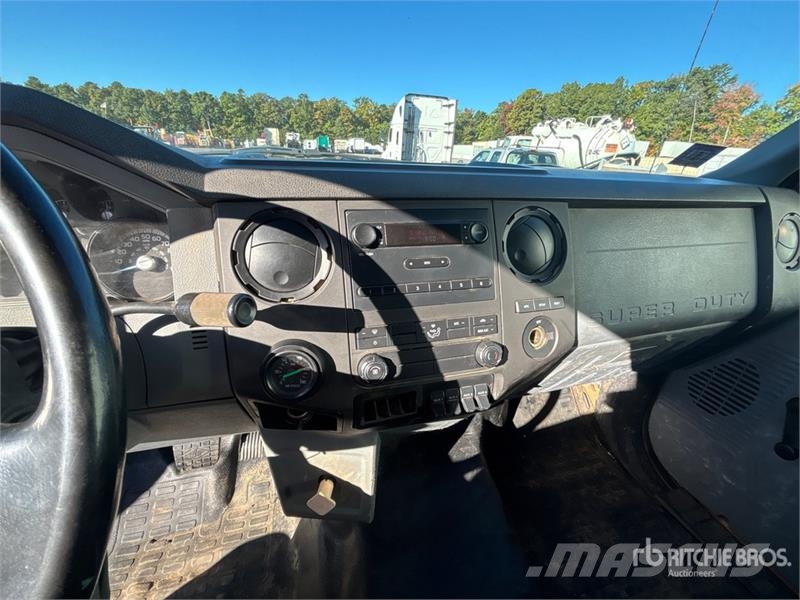 Ford F-650 XL 4x2 Flatbed Truck Ciężarówki typu Platforma / Skrzynia