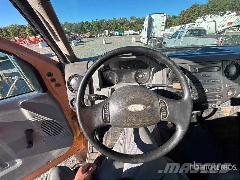 Ford F-650 XL 4x2 Flatbed Truck Ciężarówki typu Platforma / Skrzynia