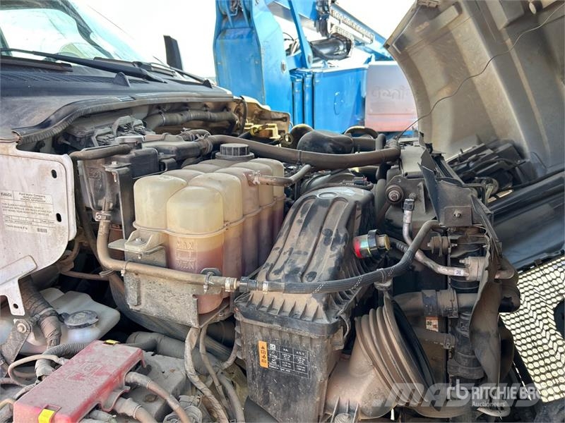 Ford F-750 4x2 Flatbed Truck Flatbed/Dropside trucks