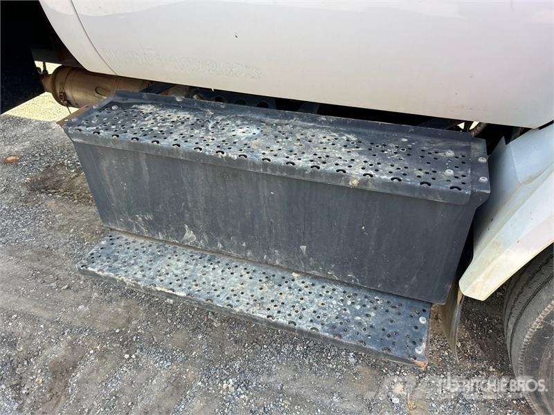 Ford F-750 4x2 Flatbed Truck Flatbed/Dropside trucks