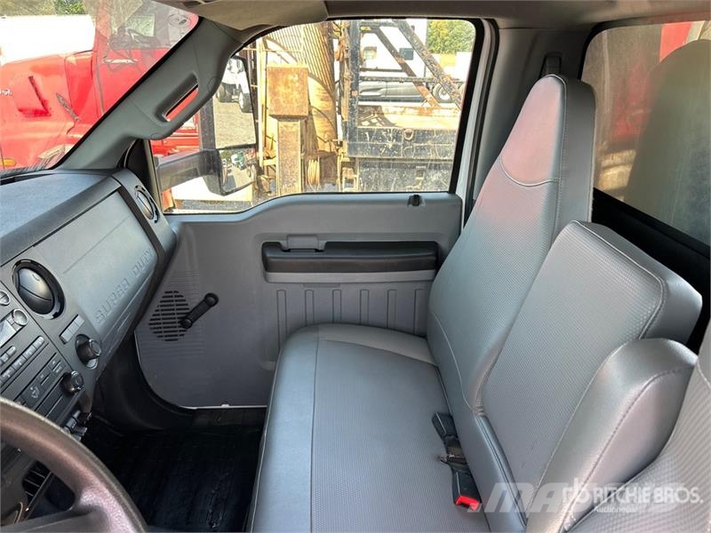 Ford F-750 4x2 Flatbed Truck Flatbed/Dropside trucks