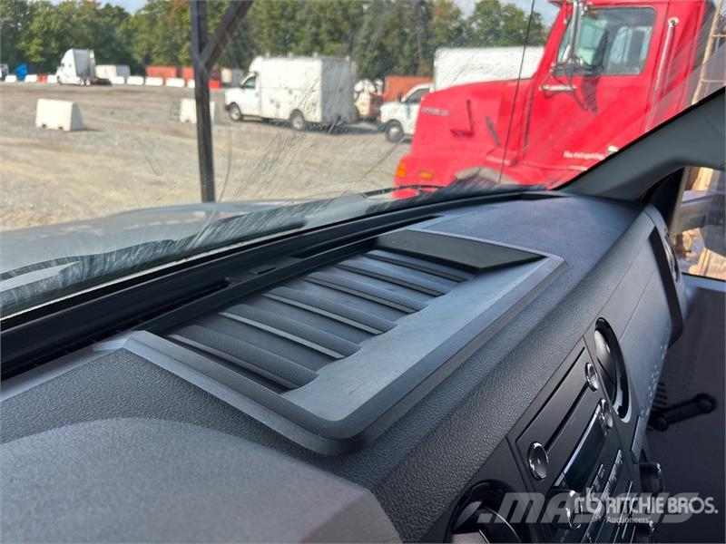 Ford F-750 4x2 Flatbed Truck Flatbed/Dropside trucks
