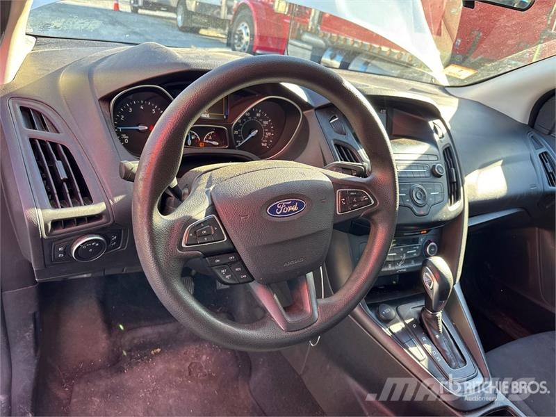 Ford Focus SE Automobile Cars