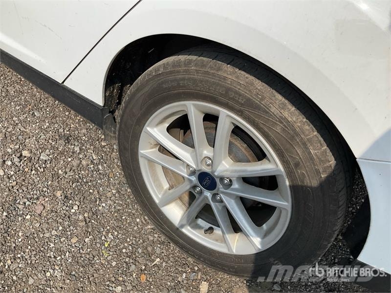 Ford Focus SE Automobile سيارات